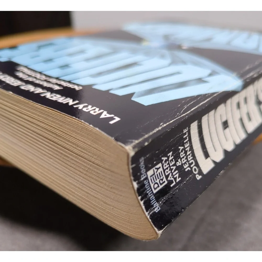 Lucifer's Hammer Larry Niven Jerry Pournelle 1977 Del Rey Mass Market Paperback‎